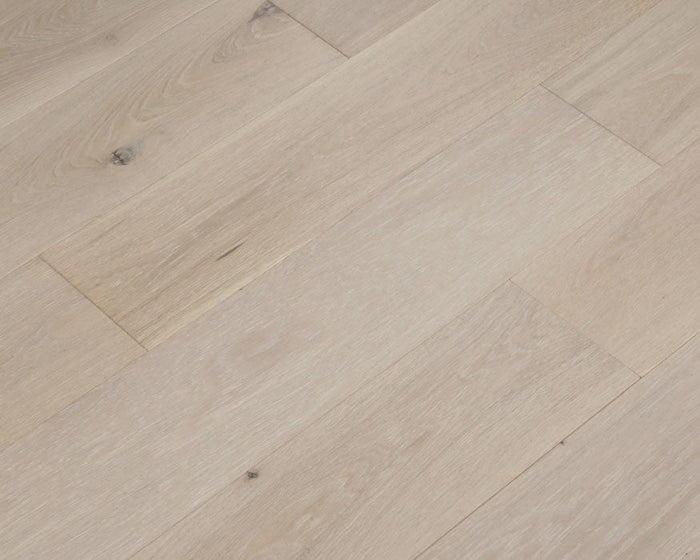 Oak Superior 7.5in Oak Engineered Hardwood Flooring 3